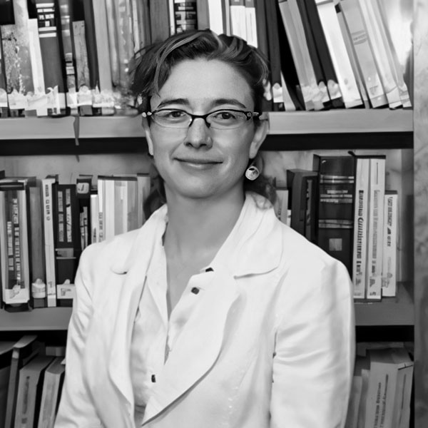 Rosa Linda Amezcua, Abogada